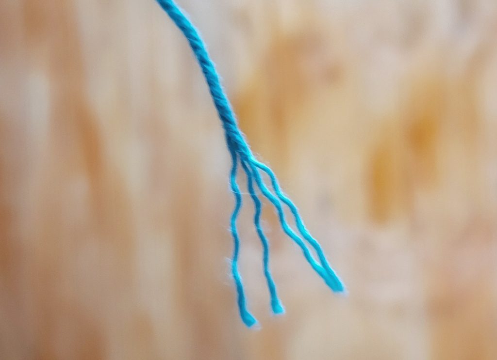 Number of strands composing a single thread